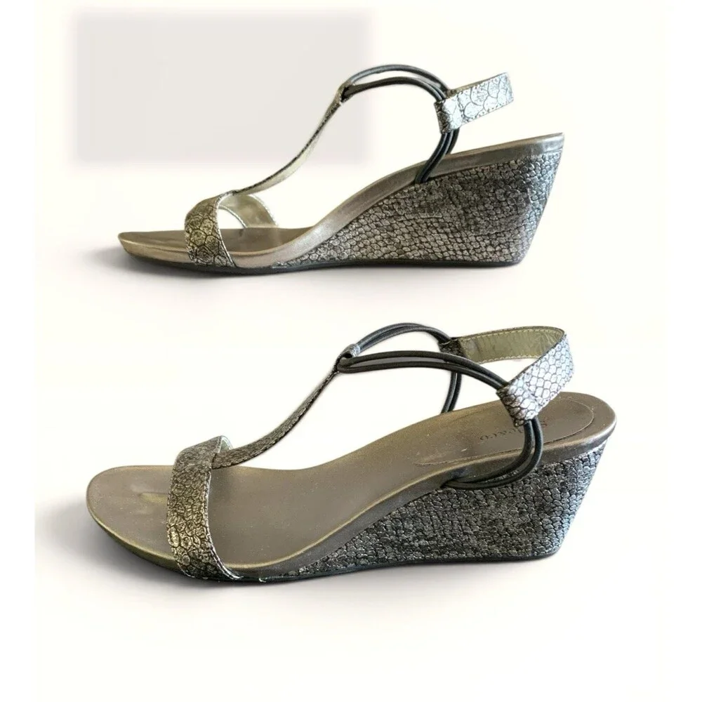 Style & Co Womens 8.5M Mulan T-Strap Sandals Gunmetal Snakeskin Wedge 2.5